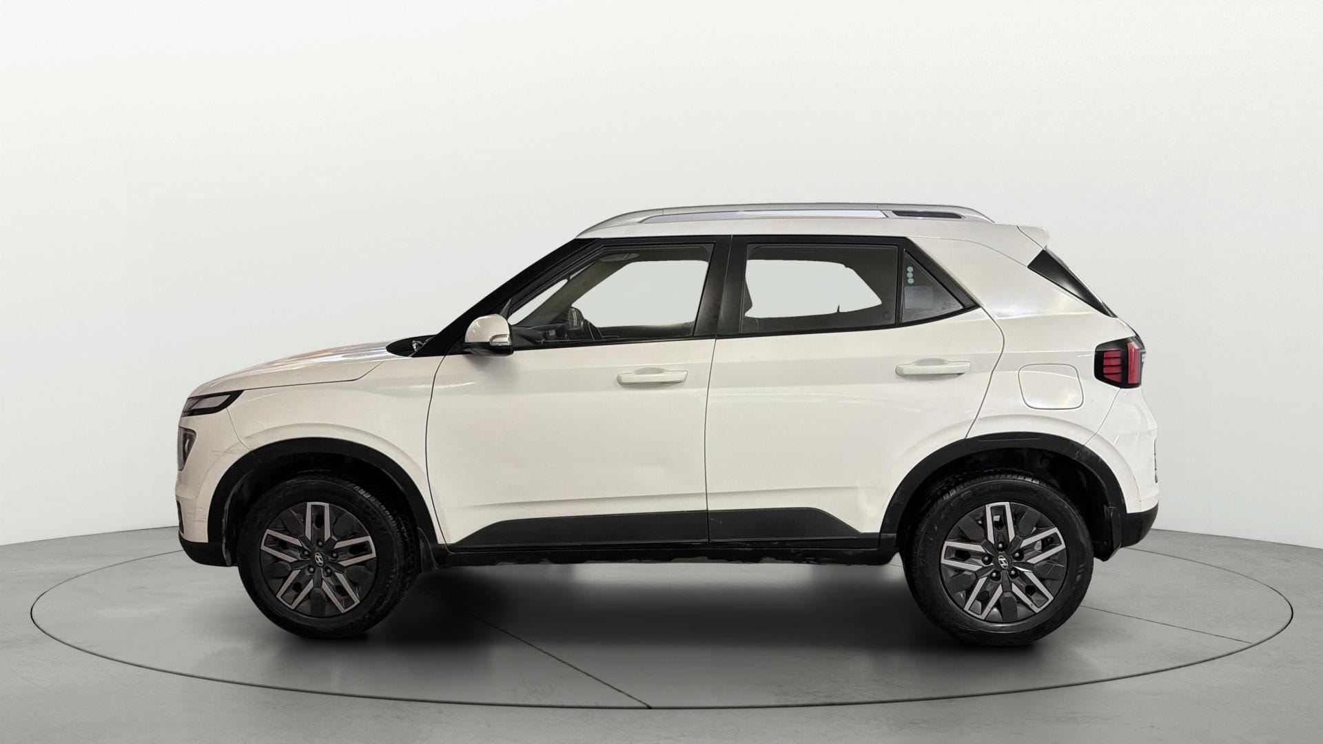 View 2022 Hyundai Venue S Plus 1.5 Diesel MT Image 5 Used 2022 Hyundai Venue S Plus 1.5 Diesel MT Image 5