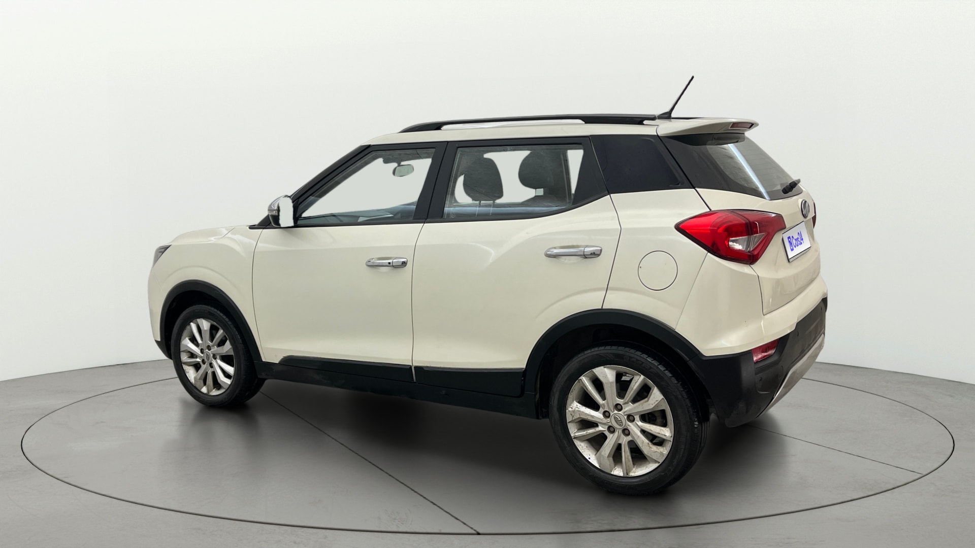 View 2019 Mahindra XUV300 W4 Petrol BS IV Image 2 Used 2019 Mahindra XUV300 W4 Petrol BS IV Image 2