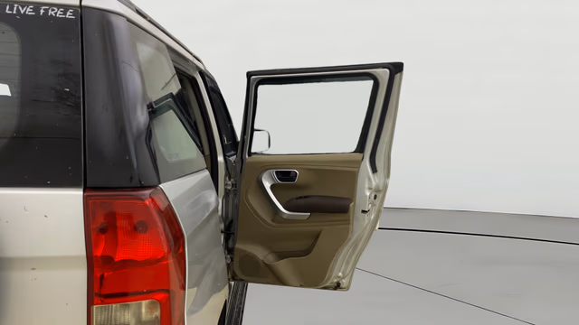 View Mahindra TUV300 Image 5 Used Mahindra TUV300 Image 5