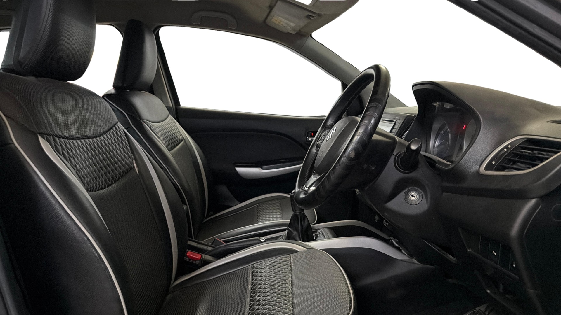 View 2018 Maruti Suzuki 1000 Base Variant Image 16 Used 2018 Maruti Suzuki 1000 Base Variant Image 16