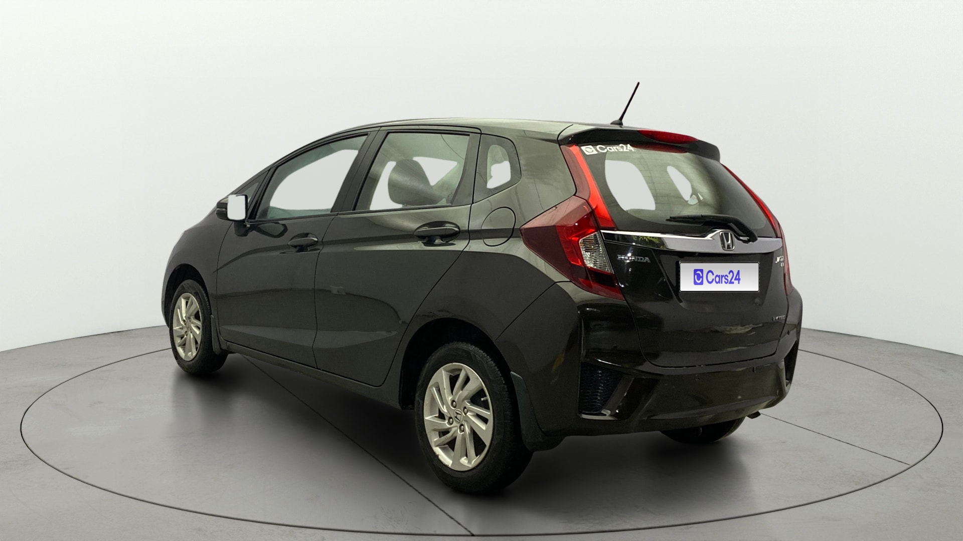 View 2018 Honda Jazz E MT Diesel Image 2 Used 2018 Honda Jazz E MT Diesel Image 2