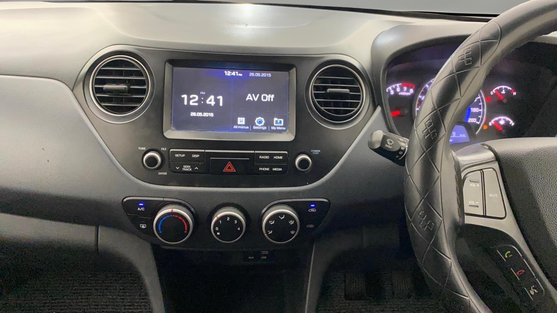 View 2018 Hyundai Grand i10 Sportz 1.2 Kappa VTVT Dual Tone Image 31 Used 2018 Hyundai Grand i10 Sportz 1.2 Kappa VTVT Dual Tone Image 31