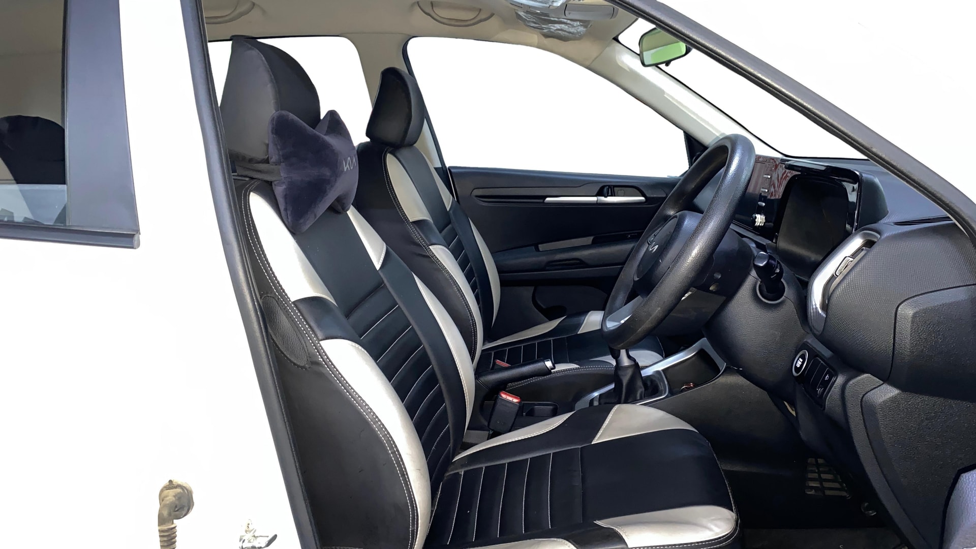 View 2023 Kia Sonet HTK Plus Diesel Image 26 Used 2023 Kia Sonet HTK Plus Diesel Image 26