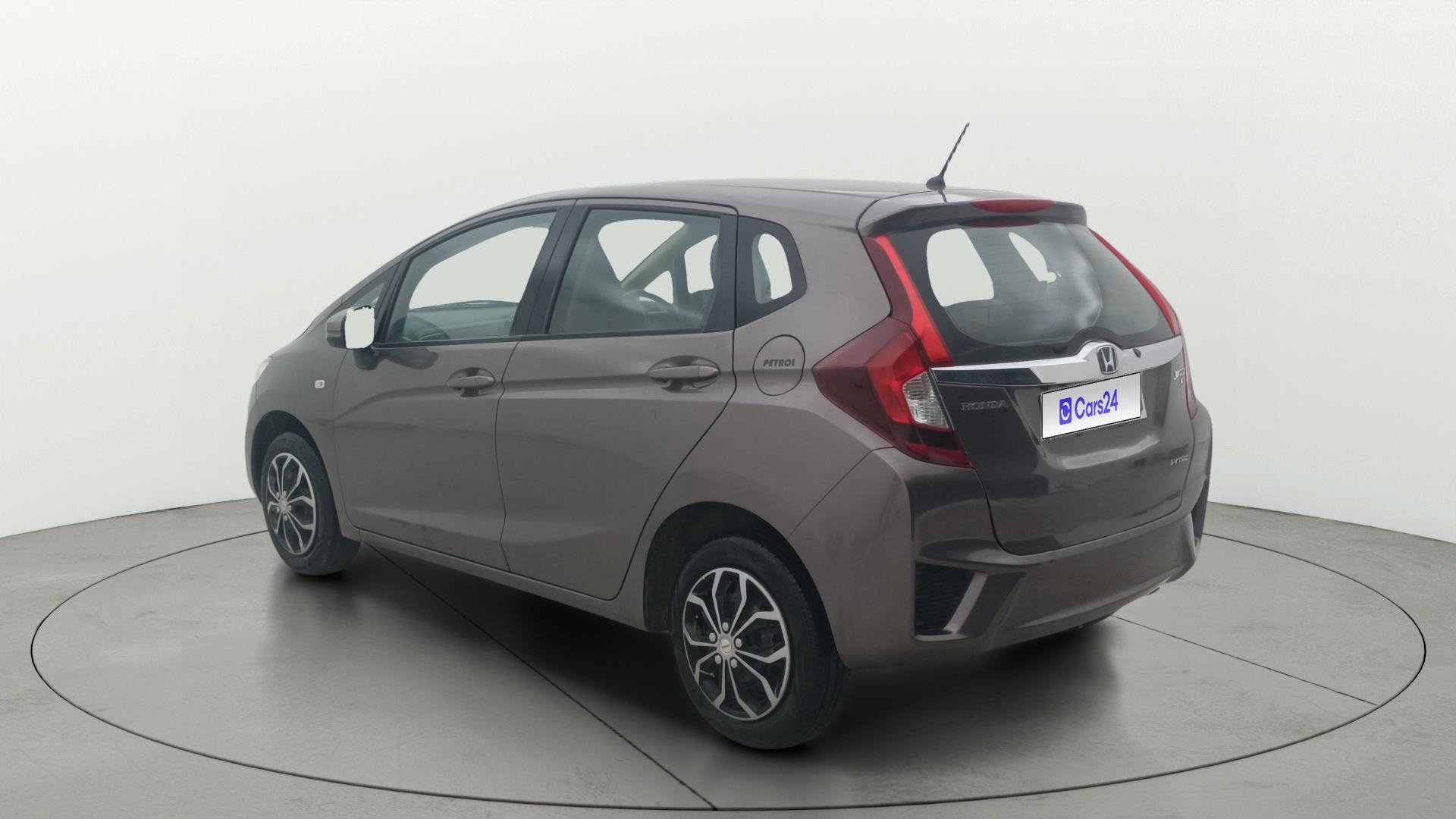 View 2015 Honda Jazz E MT Diesel Image 2 Used 2015 Honda Jazz E MT Diesel Image 2