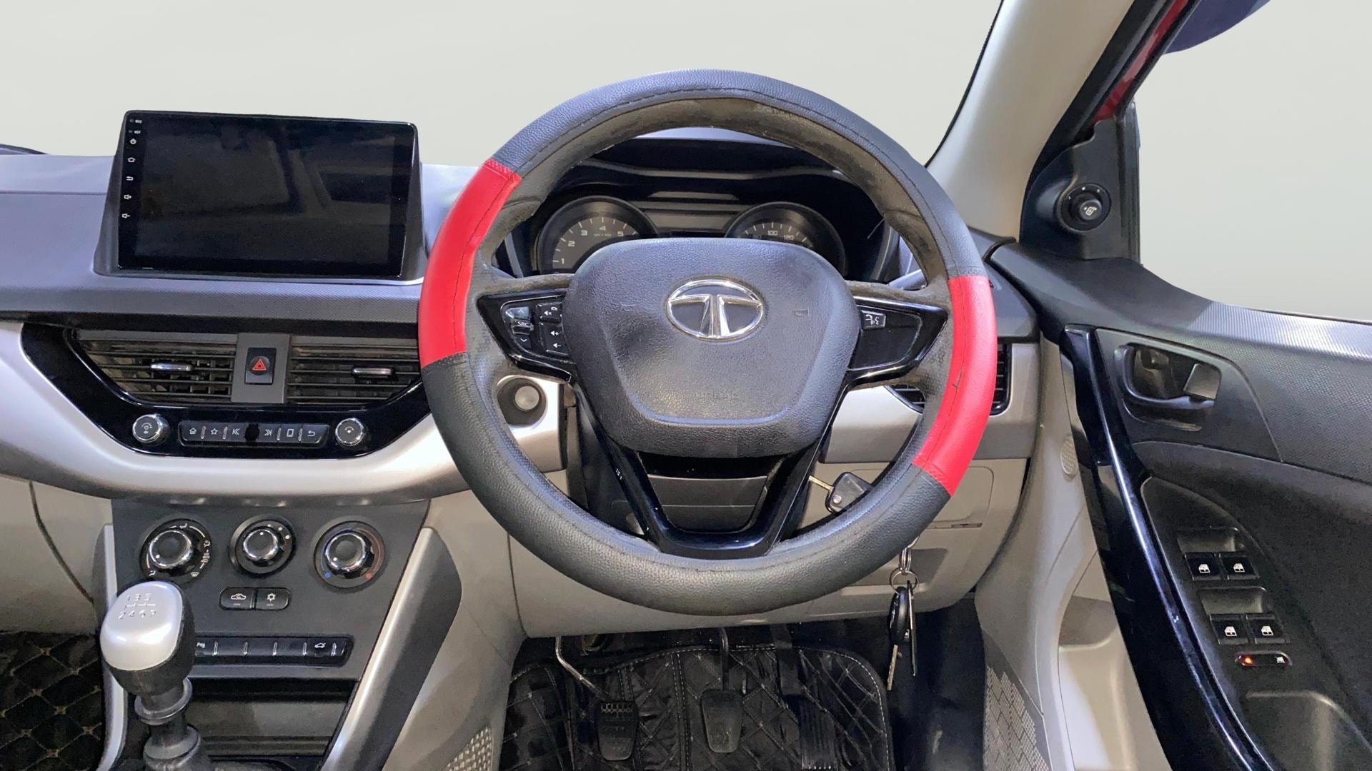 View 2018 Tata Nexon Revotorq XM Image 12 Used 2018 Tata Nexon Revotorq XM Image 12