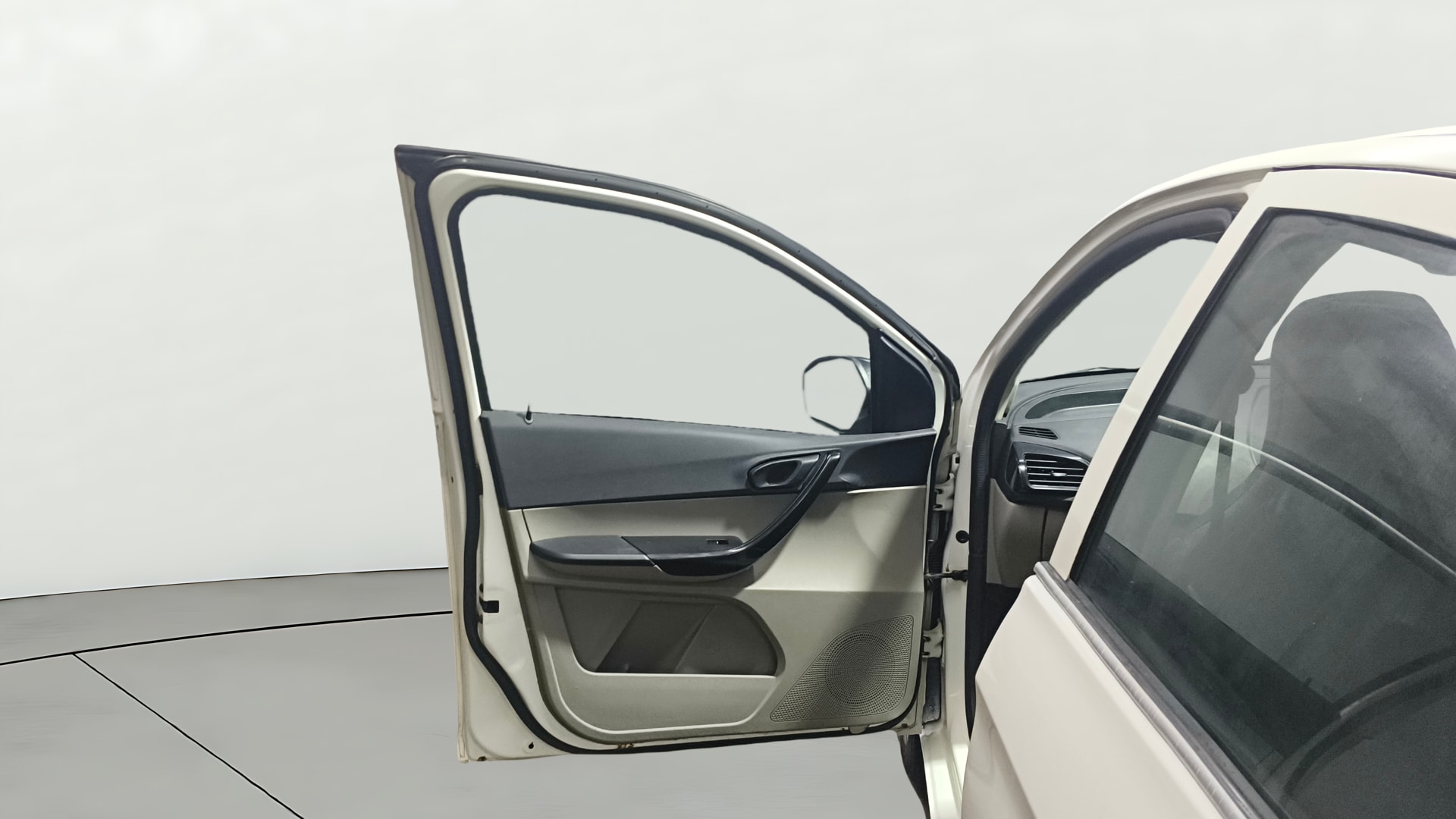 View 2019 Tata Tiago Revotorq XB Image 31 Used 2019 Tata Tiago Revotorq XB Image 31