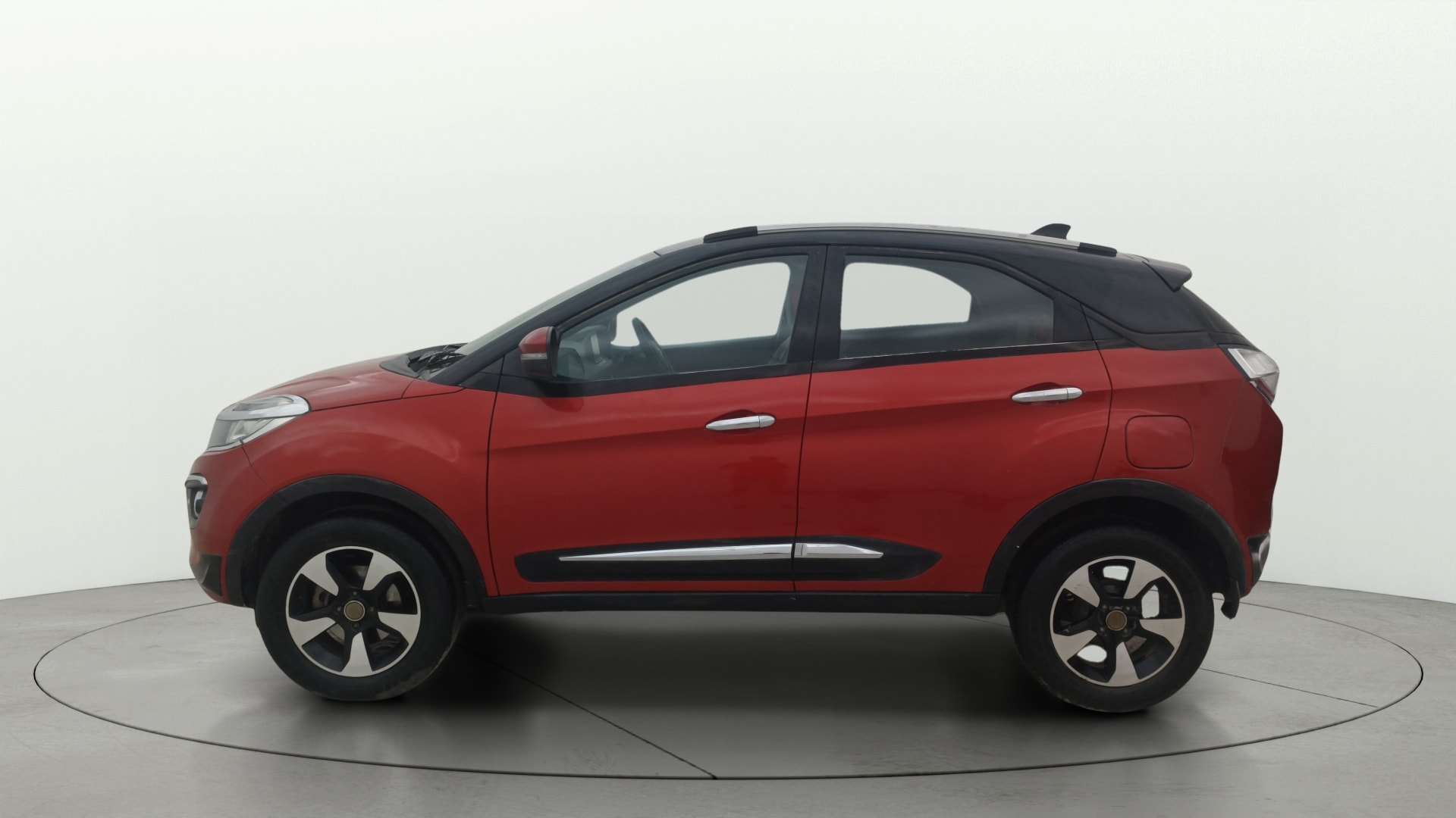 View 2018 Tata Nexon Revotron XE Image 5 Used 2018 Tata Nexon Revotron XE Image 5