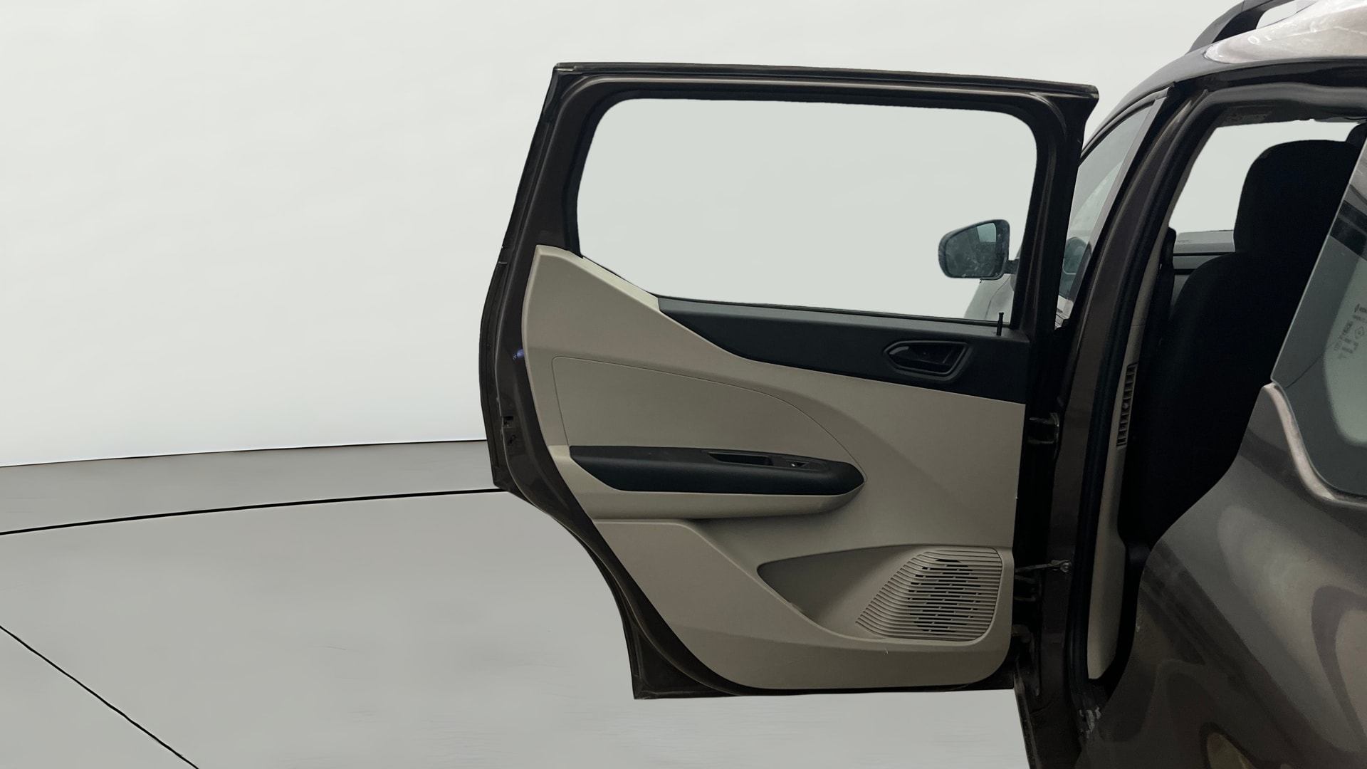 View 2022 Renault Triber RXT Image 23 Used 2022 Renault Triber RXT Image 23