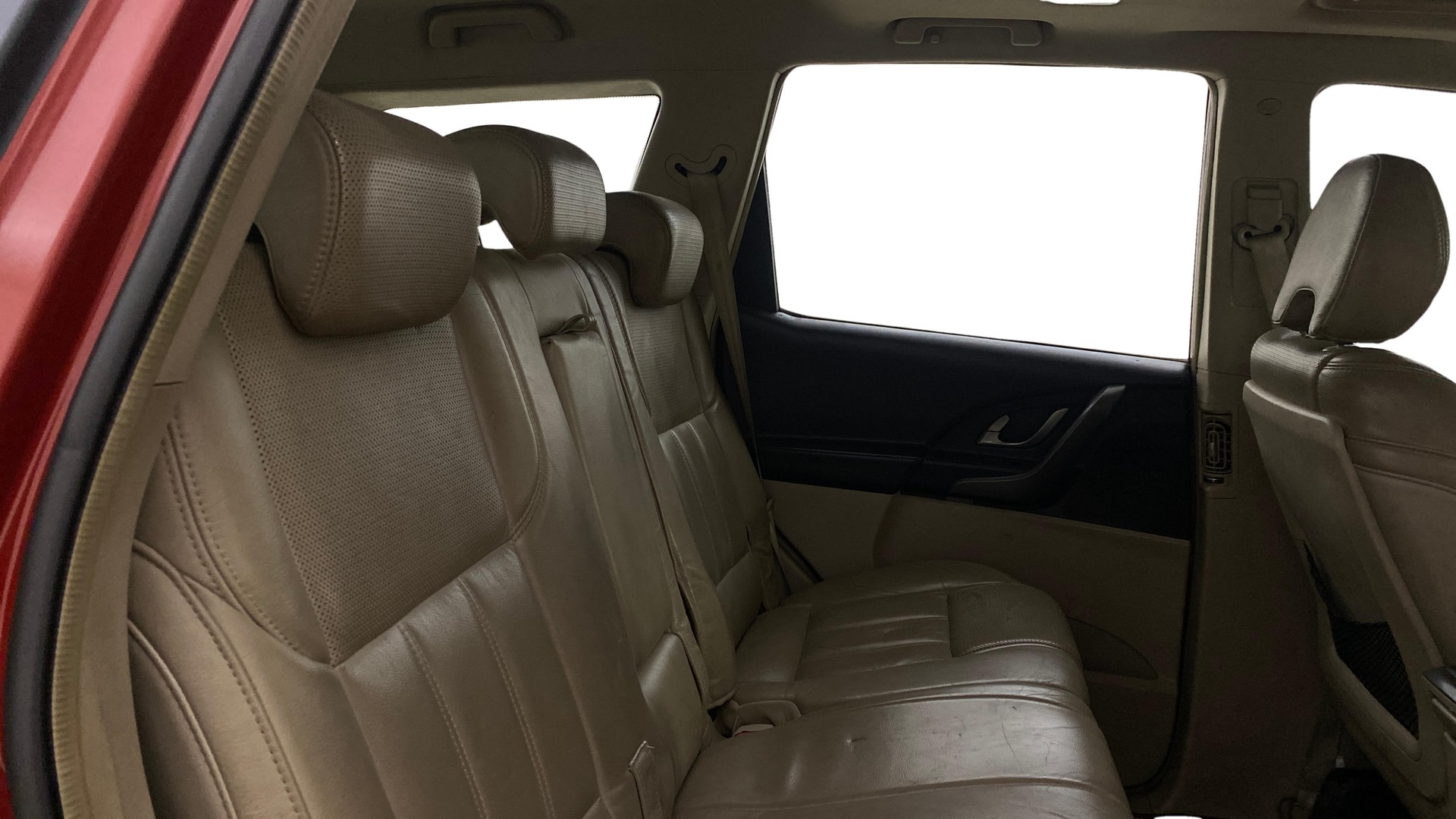 View 2015 Mahindra XUV500 W10 FWD Image 29 Used 2015 Mahindra XUV500 W10 FWD Image 29