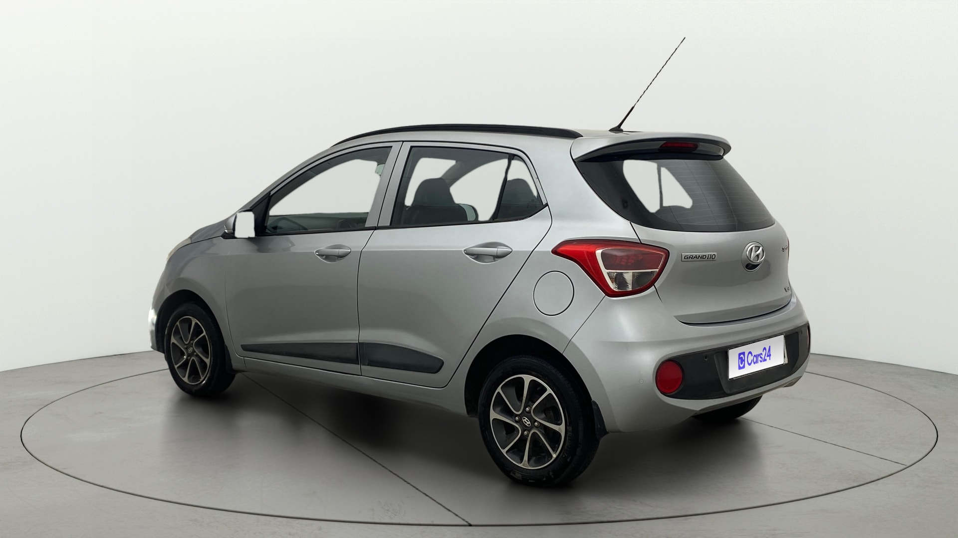 View 2019 Hyundai Grand i10 1.2 Sportz AT Petrol Image 2 Used 2019 Hyundai Grand i10 1.2 Sportz AT Petrol Image 2