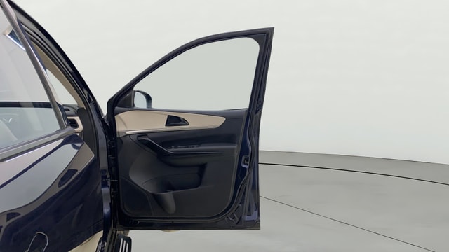 View Mahindra XUV700 Image 46 Used Mahindra XUV700 Image 46
