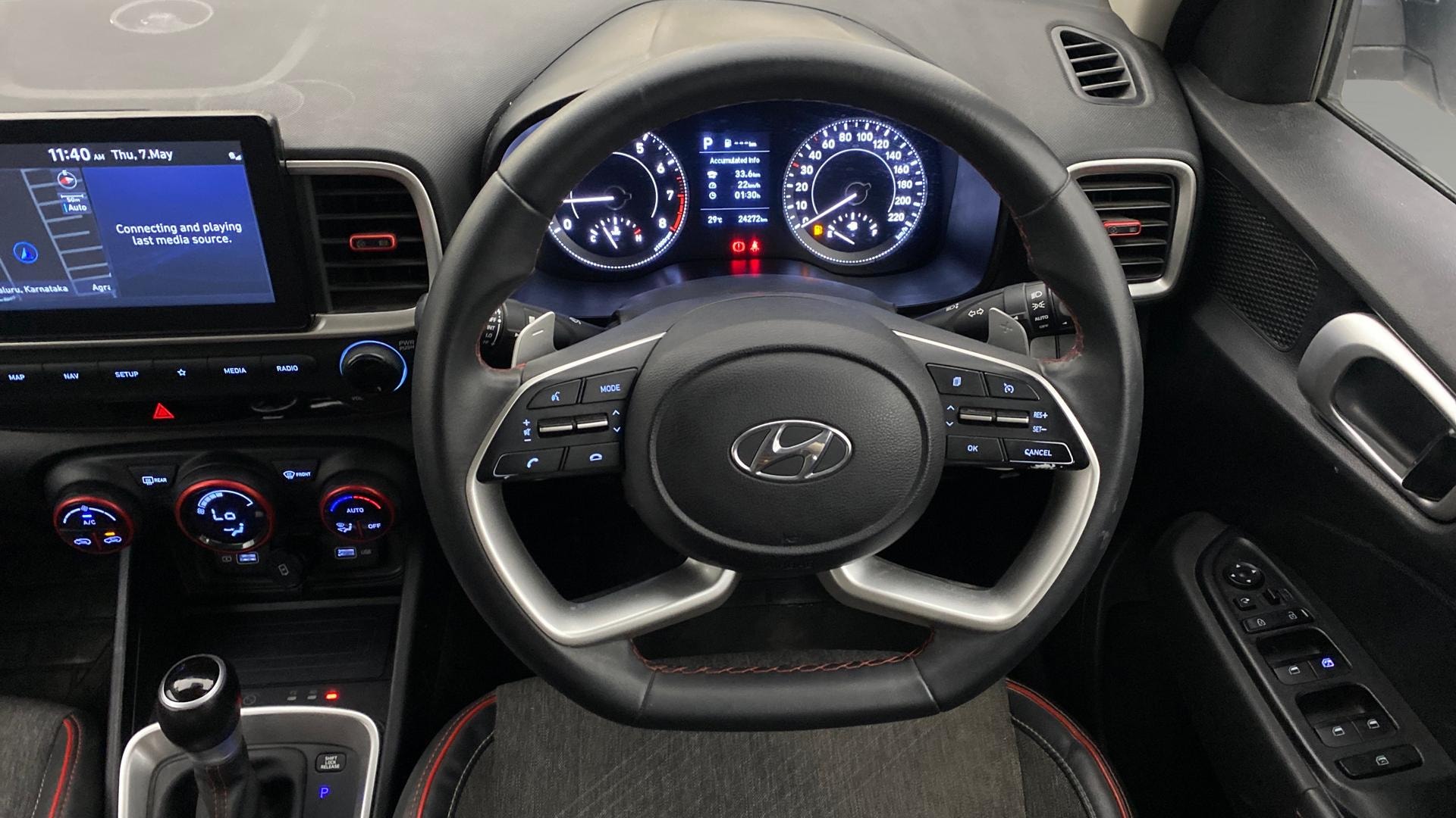 View 2022 Hyundai Venue SX Plus 1.0 Petrol AT Dual Tone Image 13 Used 2022 Hyundai Venue SX Plus 1.0 Petrol AT Dual Tone Image 13