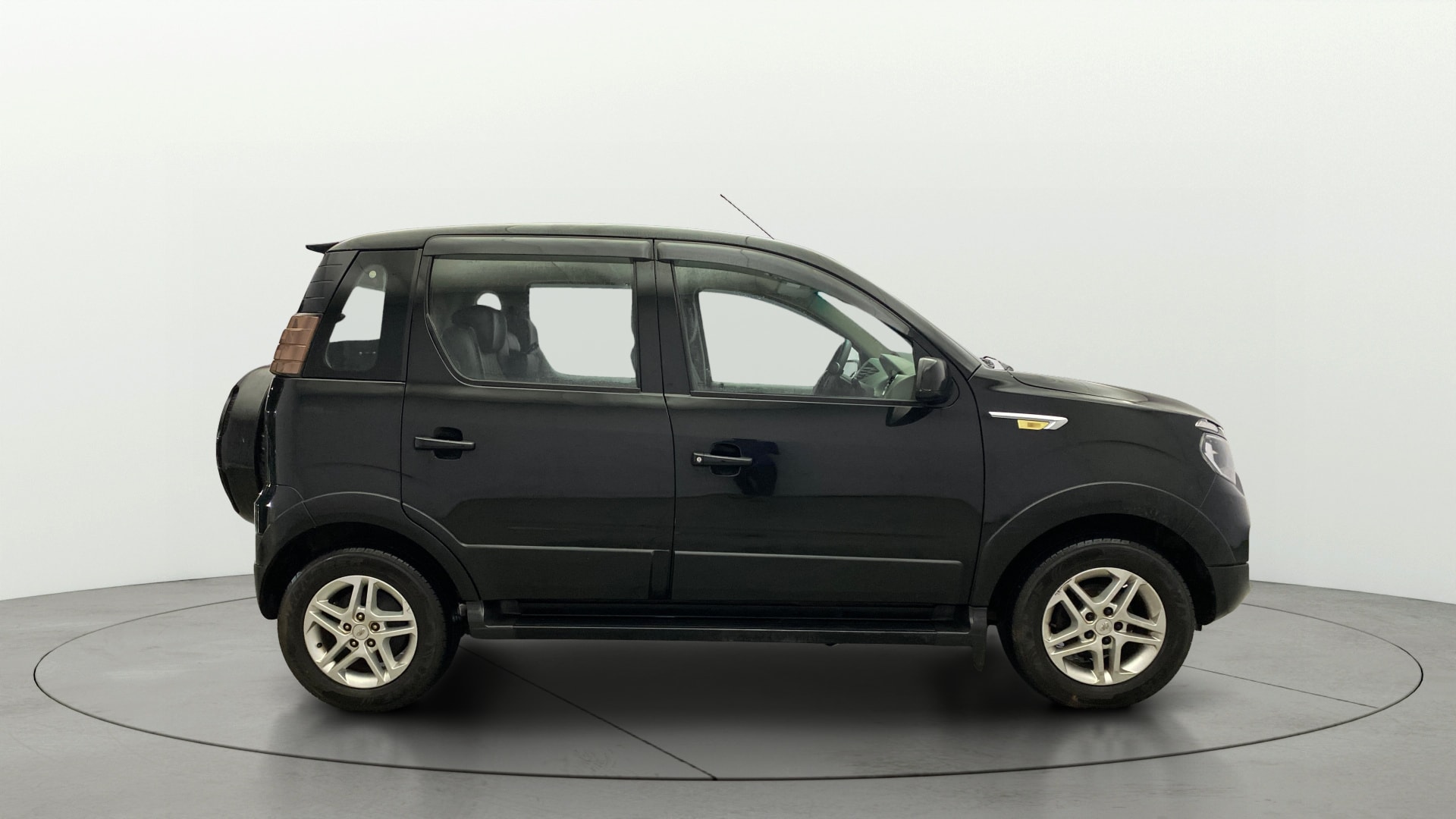 Used 2016 Mahindra NuvoSport Used 2016 Mahindra NuvoSport
