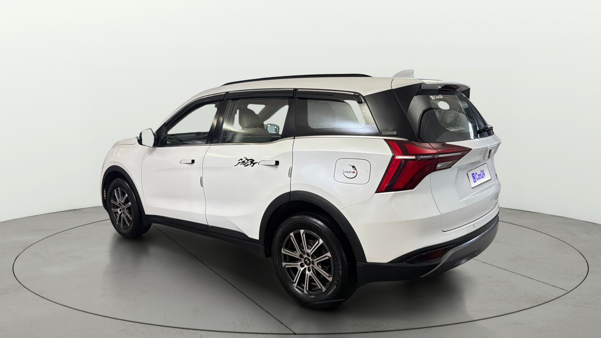 View 2025 Mahindra XUV700 MX Petrol 5 STR Image 2 Used 2025 Mahindra XUV700 MX Petrol 5 STR Image 2