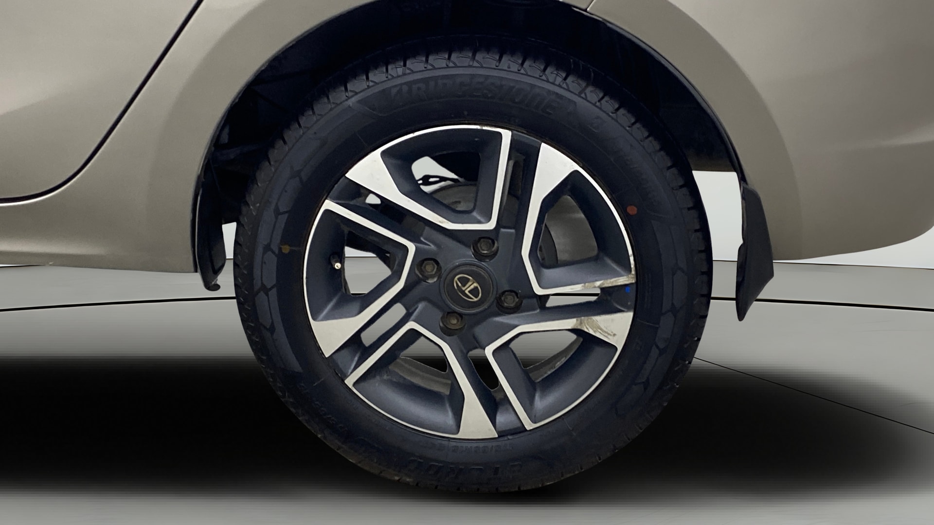 View 2019 Tata Tigor XE Diesel Image 11 Used 2019 Tata Tigor XE Diesel Image 11