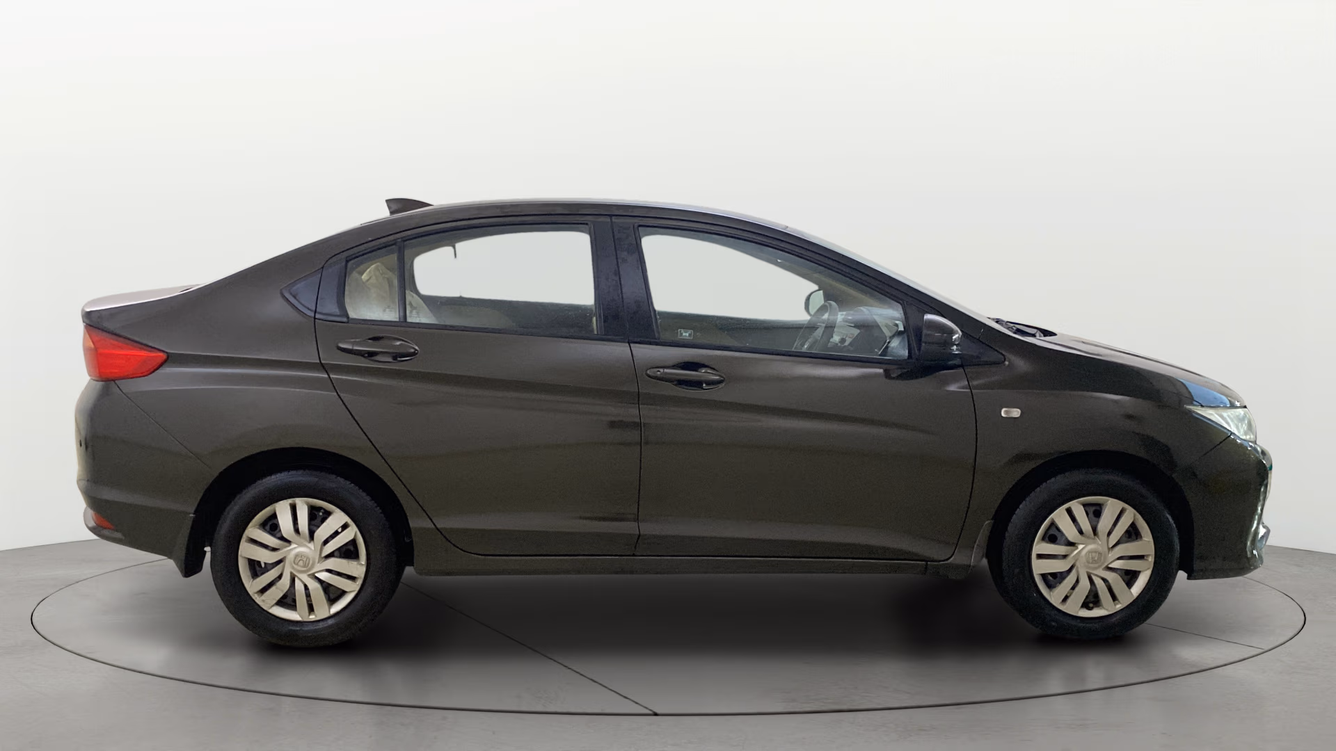 View 2015 Honda City ZX MT Diesel Anniversary Edition Image 9 Used 2015 Honda City ZX MT Diesel Anniversary Edition Image 9