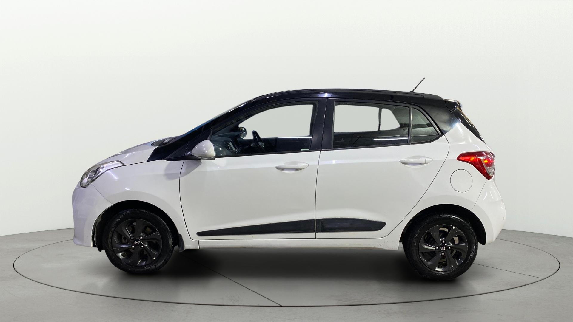 View 2018 Hyundai Grand i10 1.2 Asta Petrol Image 5 Used 2018 Hyundai Grand i10 1.2 Asta Petrol Image 5