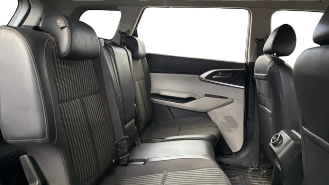 View Kia Carens Image 35 Used Kia Carens Image 35