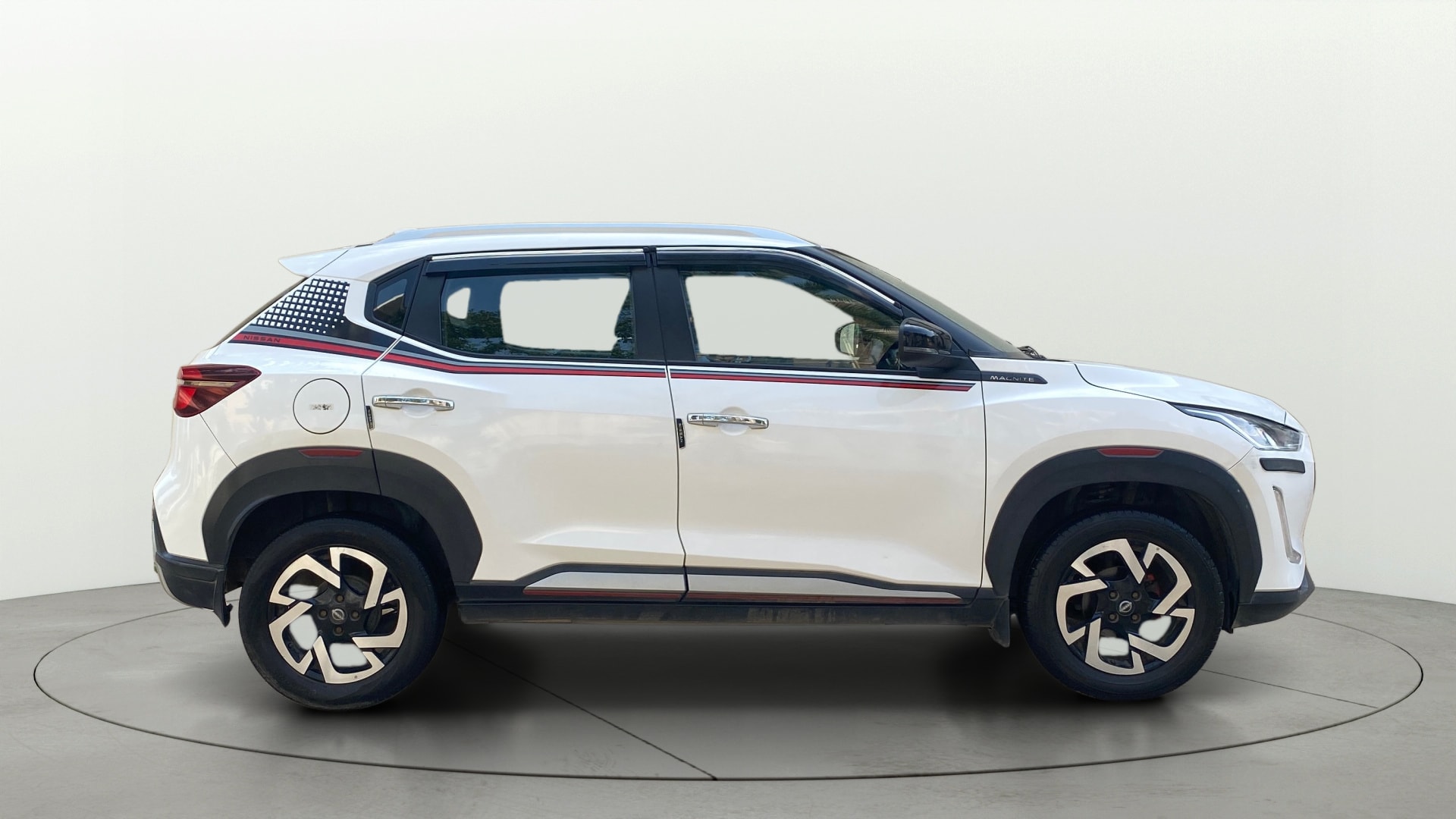 View 2023 Nissan Magnite XV MT Red Edition Image 8 Used 2023 Nissan Magnite XV MT Red Edition Image 8