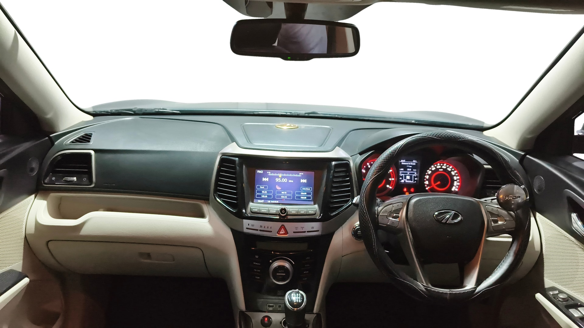 View 2020 Mahindra XUV300 W4 Petrol BS IV Image 31 Used 2020 Mahindra XUV300 W4 Petrol BS IV Image 31