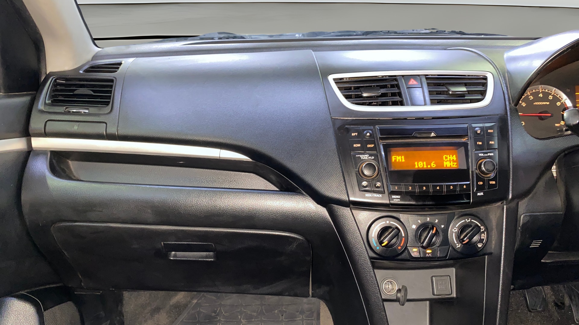 View 2015 Maruti Suzuki 1000 Base Variant Image 34 Used 2015 Maruti Suzuki 1000 Base Variant Image 34