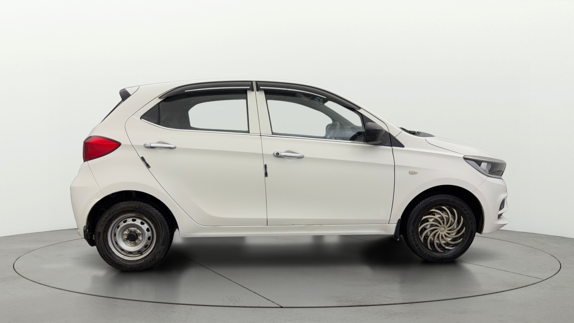 View 2025 Tata Tiago Revotorq XB Image 8 Used 2025 Tata Tiago Revotorq XB Image 8