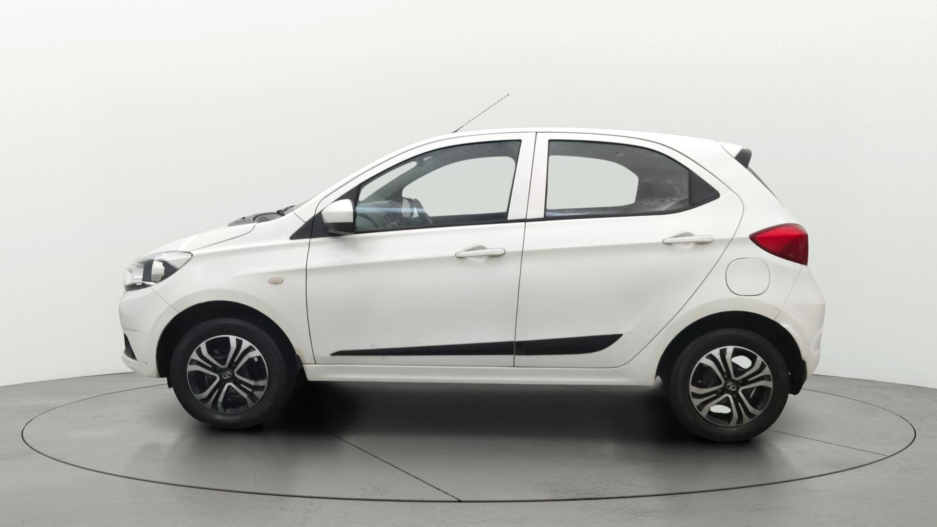 View 2019 Tata Tiago Revotorq XB Image 5 Used 2019 Tata Tiago Revotorq XB Image 5