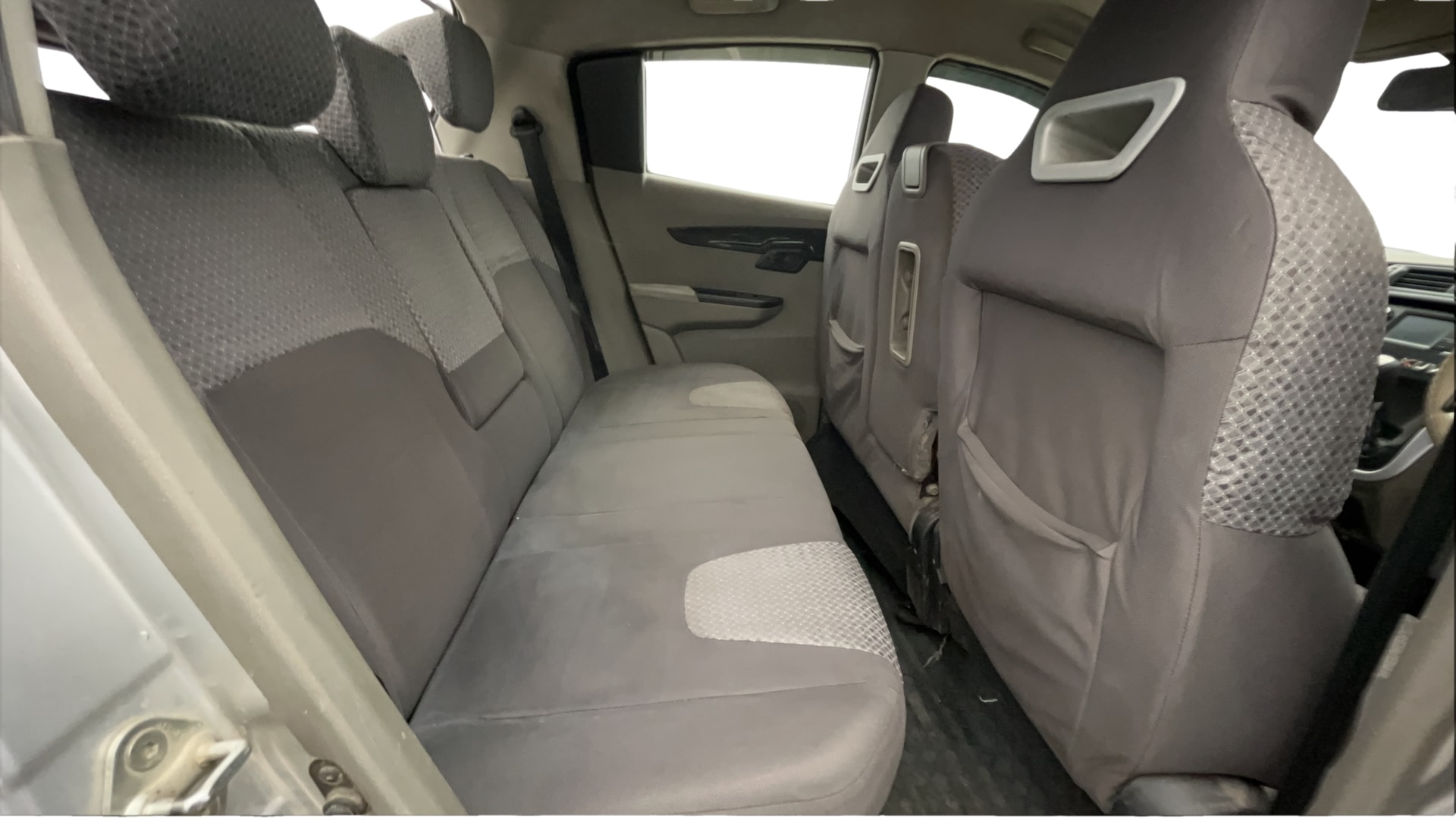 View 2016 Mahindra KUV100 K6 Plus Diesel 6 Seater BS IV Image 34 Used 2016 Mahindra KUV100 K6 Plus Diesel 6 Seater BS IV Image 34