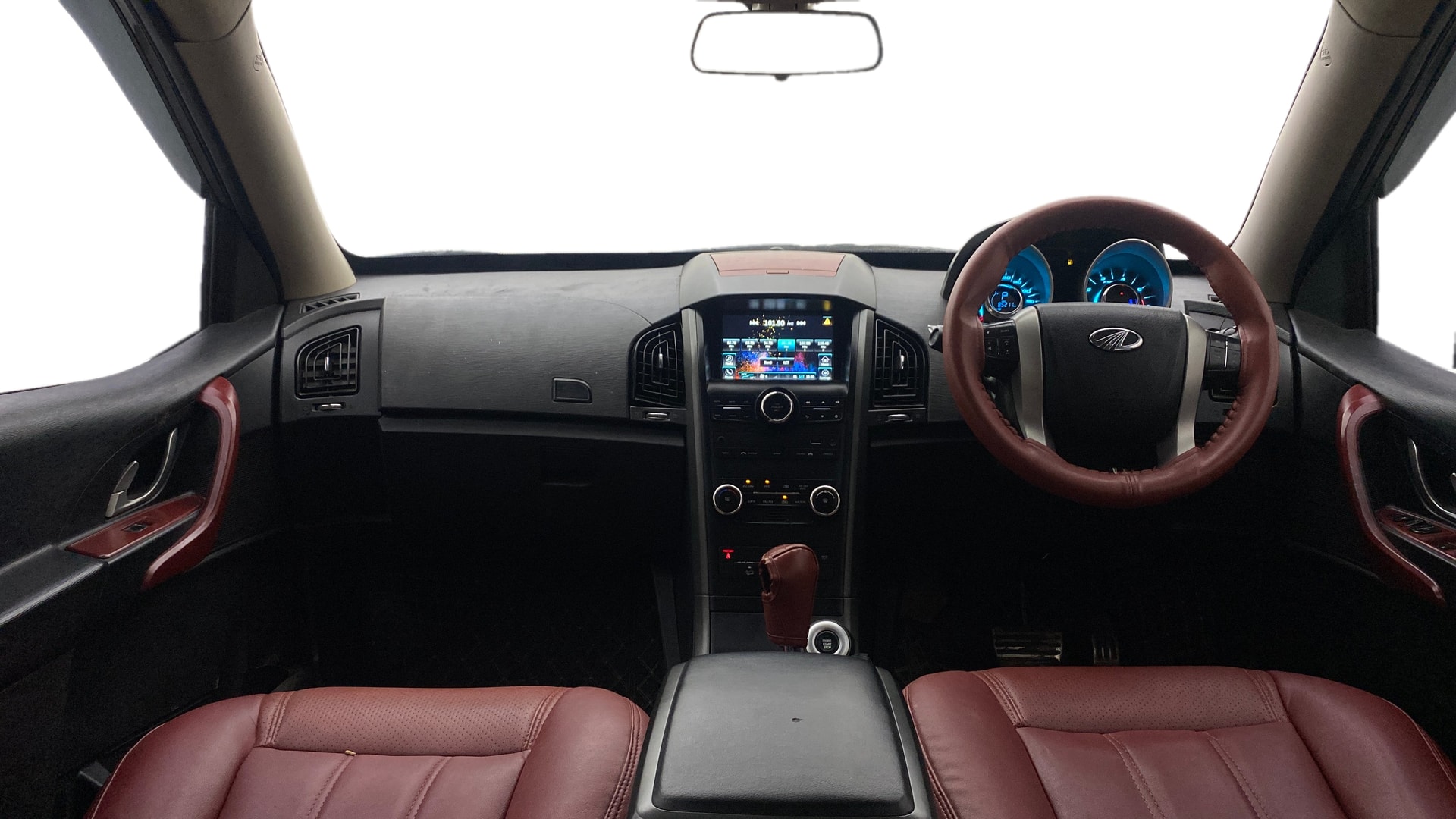 View 2018 Mahindra XUV500 W10 FWD AT Image 32 Used 2018 Mahindra XUV500 W10 FWD AT Image 32
