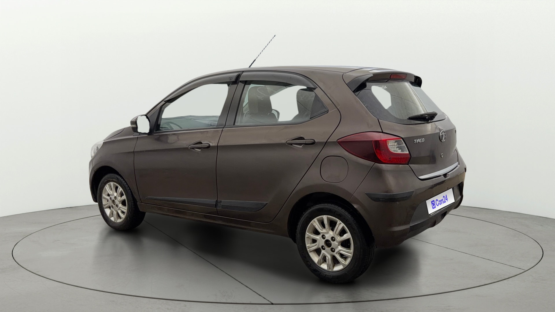 View 2017 Tata Tiago Revotorq XB Image 2 Used 2017 Tata Tiago Revotorq XB Image 2