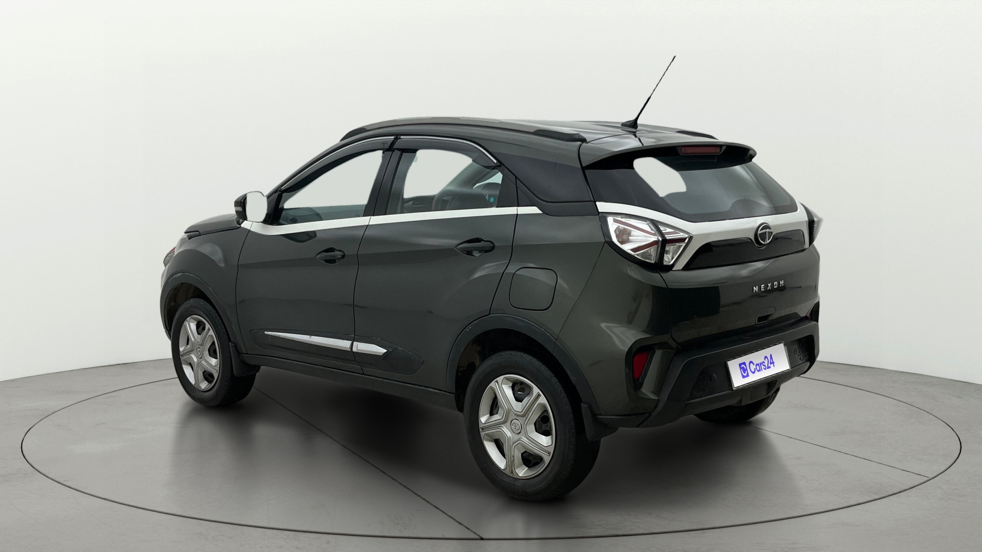 View 2020 Tata Nexon Revotron XE Image 2 Used 2020 Tata Nexon Revotron XE Image 2