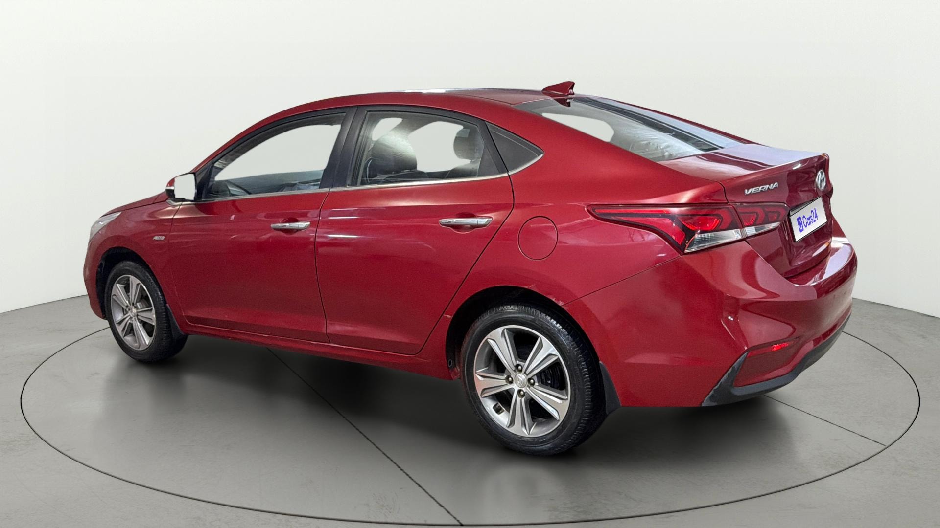 View 2018 Hyundai Verna 1.6 VTVT SX (O) AT Image 2 Used 2018 Hyundai Verna 1.6 VTVT SX (O) AT Image 2