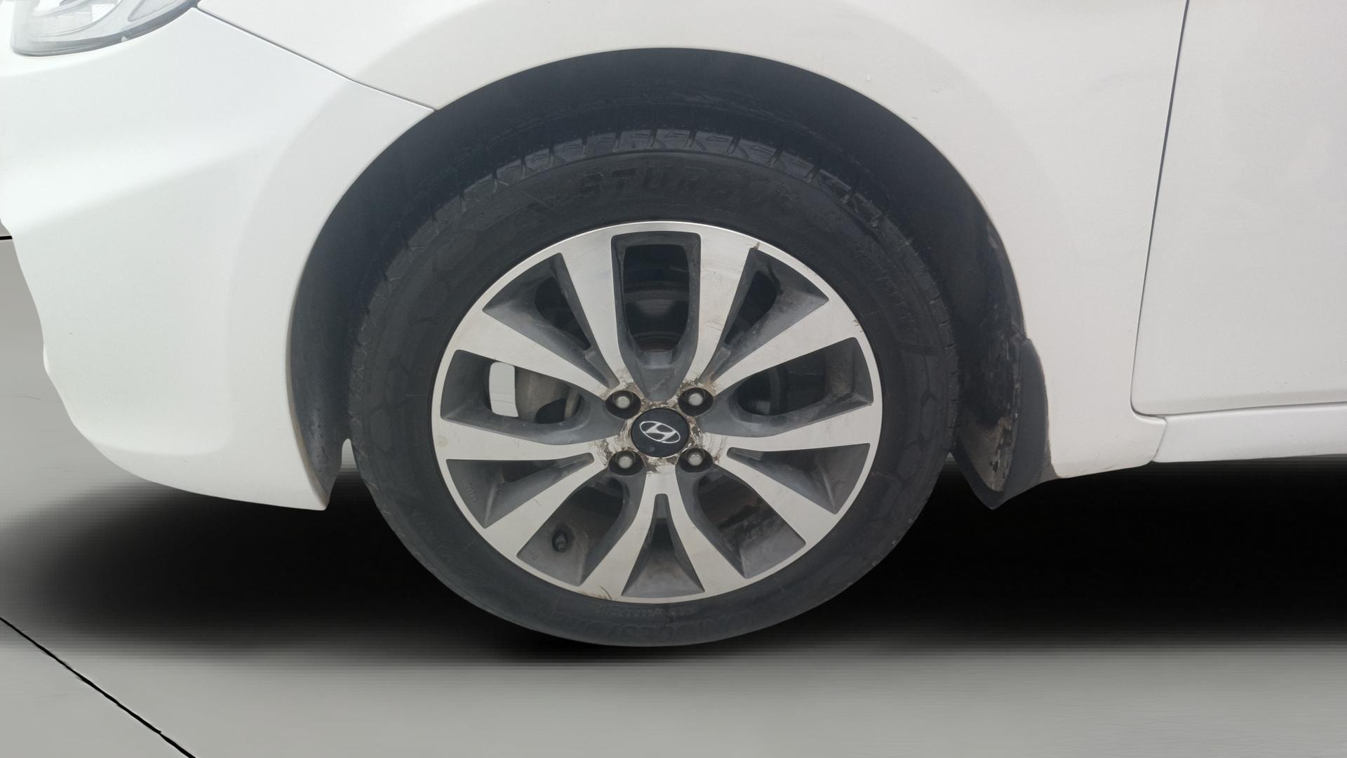 View 2014 Hyundai Fluidic Verna 1.6 VTVT SX Image 34 Used 2014 Hyundai Fluidic Verna 1.6 VTVT SX Image 34