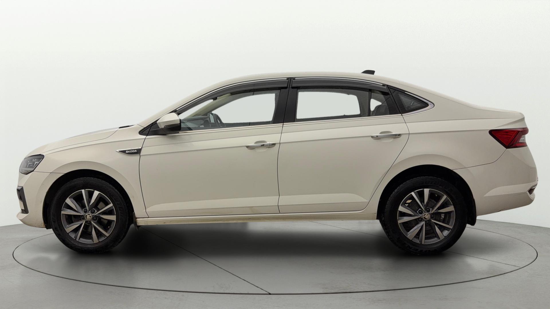 View 2022 Skoda Slavia Style 1.0 TSI AT Image 6 Used 2022 Skoda Slavia Style 1.0 TSI AT Image 6
