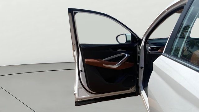View MG Hector Plus Image 32 Used MG Hector Plus Image 32