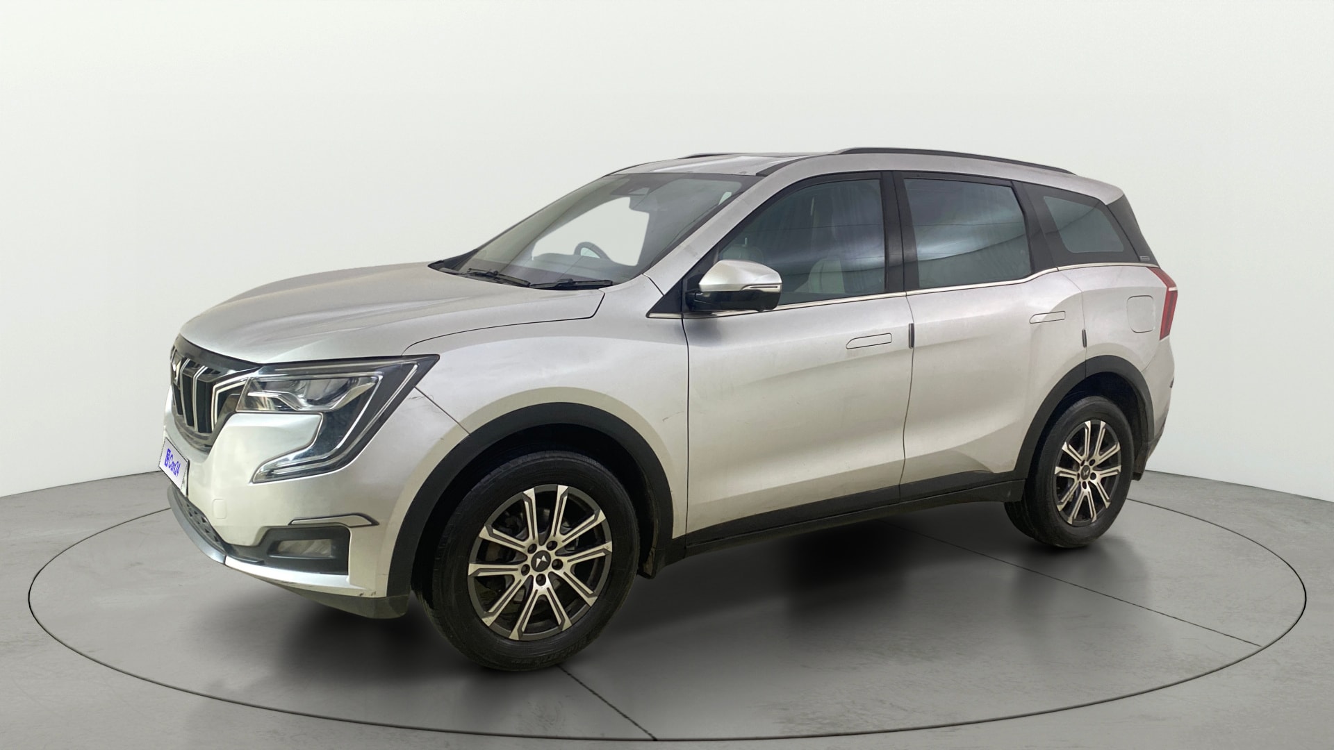 View 2023 Mahindra XUV700 MX Petrol 5 STR Image 22 Used 2023 Mahindra XUV700 MX Petrol 5 STR Image 22