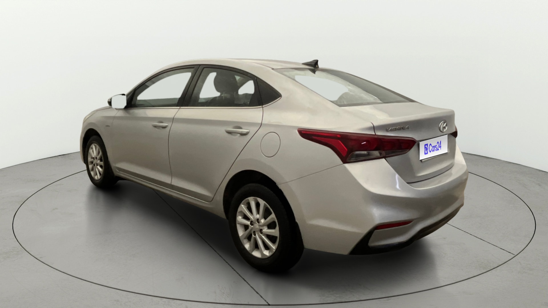 View 2017 Hyundai Verna 1.6 VTVT EX AT Image 2 Used 2017 Hyundai Verna 1.6 VTVT EX AT Image 2