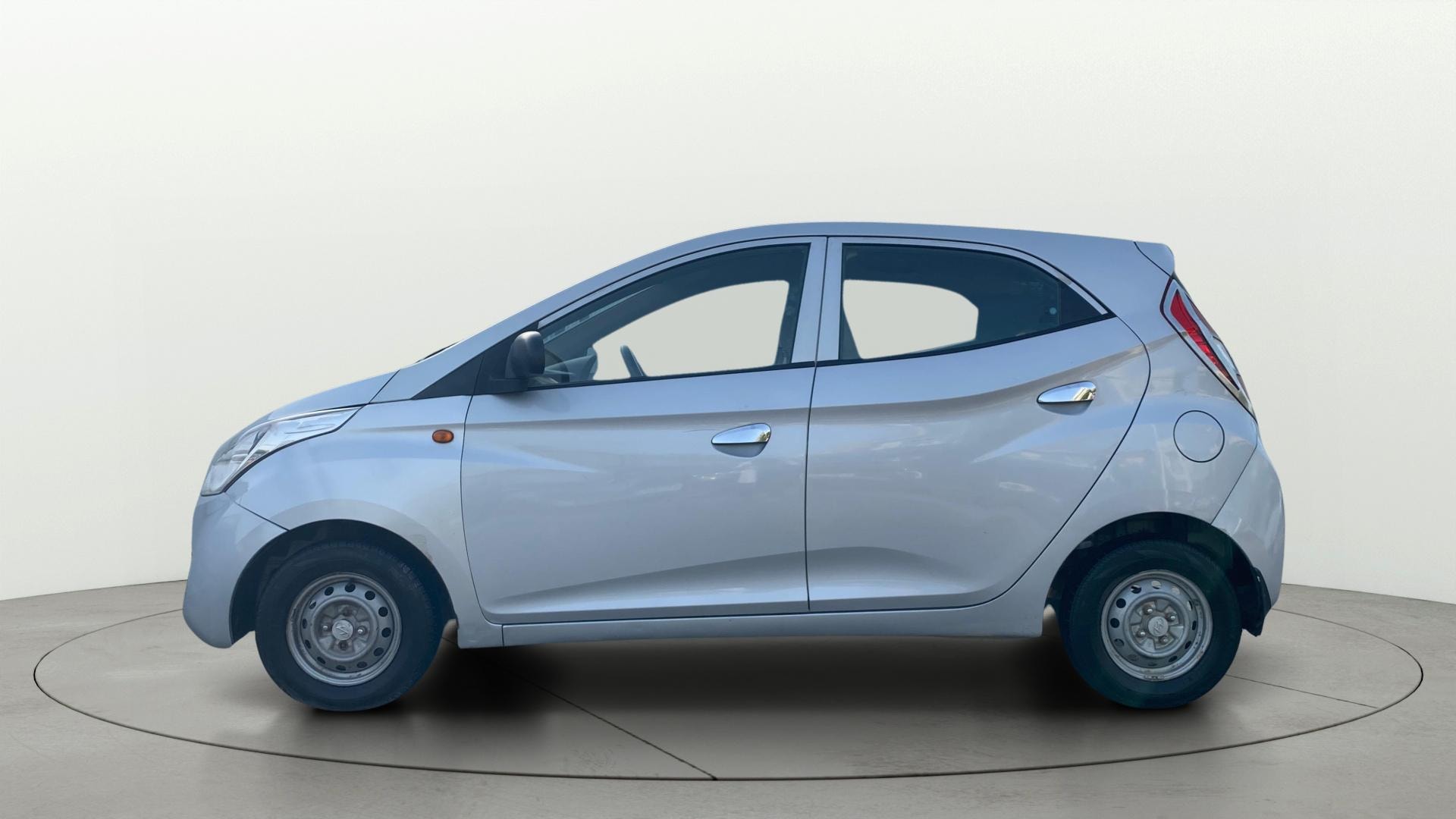 View 2018 Hyundai EON Era Plus Image 5 Used 2018 Hyundai EON Era Plus Image 5