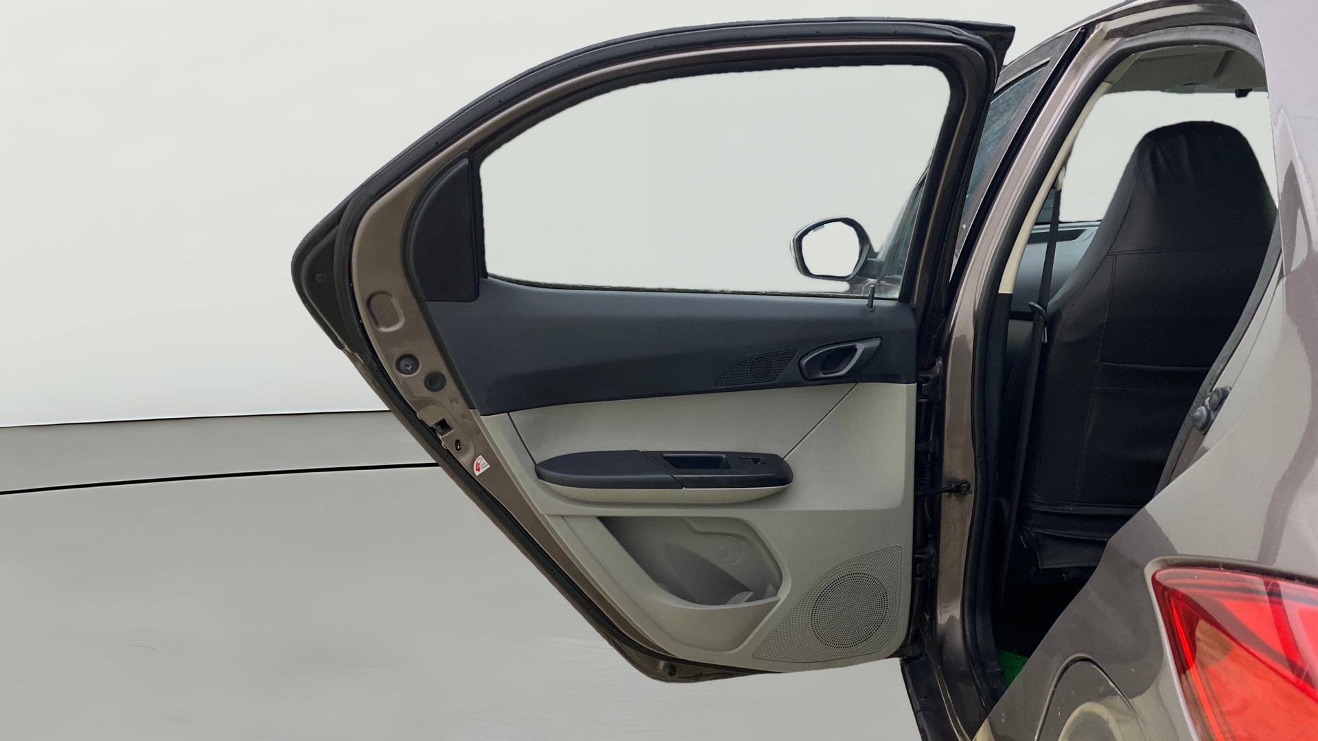 View 2018 Tata Tiago Revotorq XB Image 22 Used 2018 Tata Tiago Revotorq XB Image 22