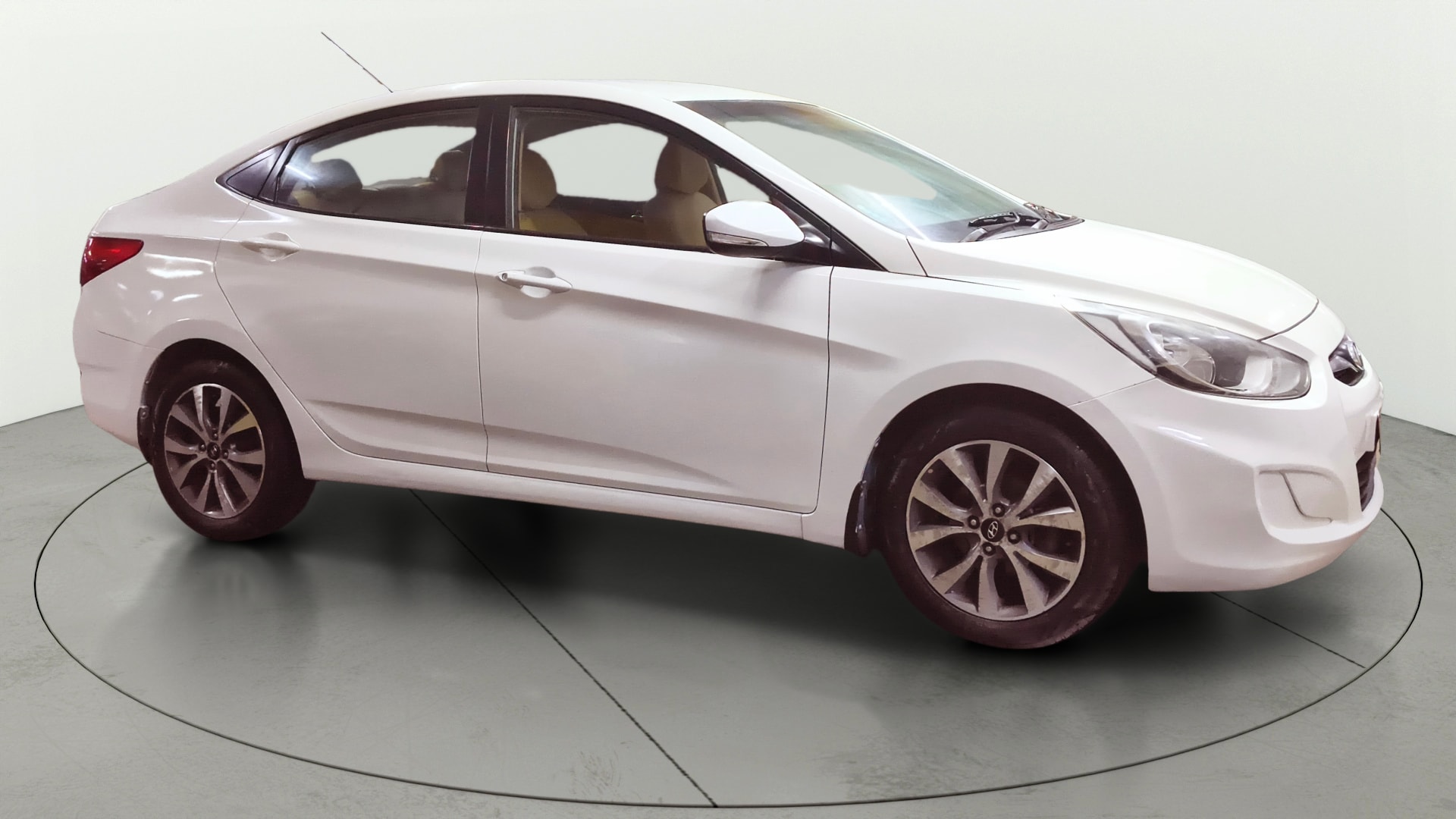 View 2014 Hyundai Fluidic Verna 1.6 CRDI SX Image 38 Used 2014 Hyundai Fluidic Verna 1.6 CRDI SX Image 38