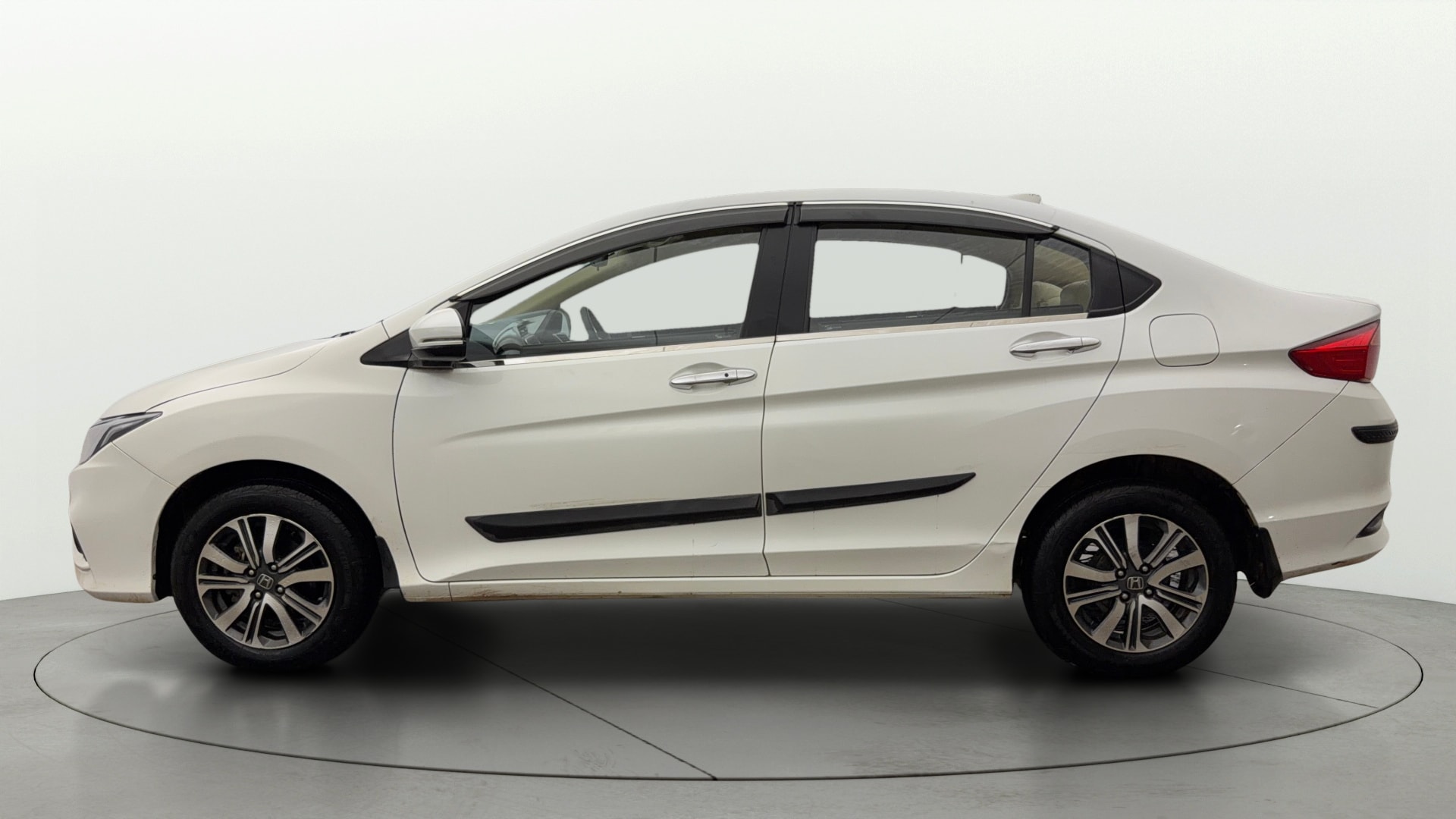 View 2021 Honda City ZX MT Diesel Anniversary Edition Image 26 Used 2021 Honda City ZX MT Diesel Anniversary Edition Image 26