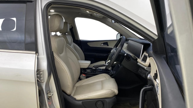 View Mahindra XUV700 Image 19 Used Mahindra XUV700 Image 19