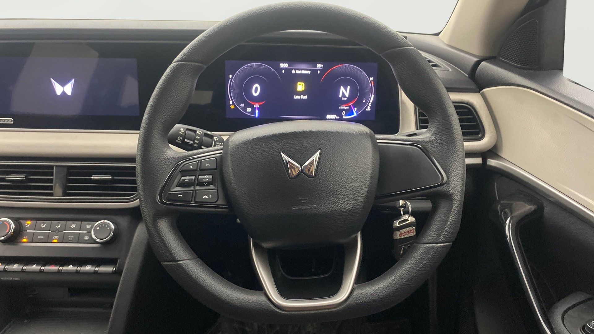 Used 2022 Mahindra XUV700 Used 2022 Mahindra XUV700