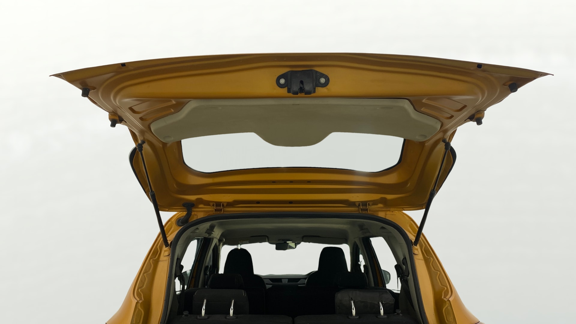 View 2022 Renault Triber RXT Image 17 Used 2022 Renault Triber RXT Image 17