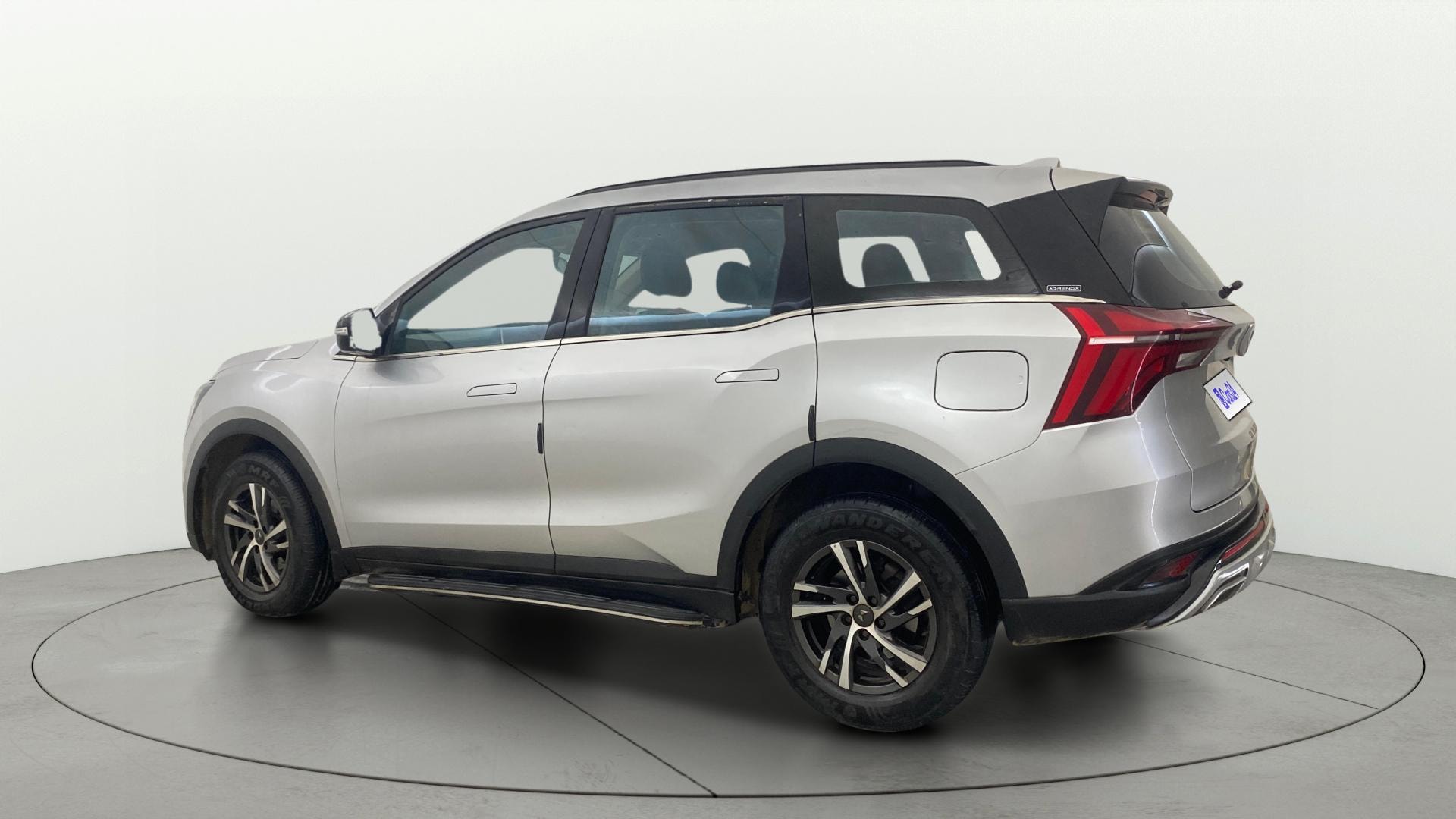 View 2023 Mahindra XUV700 MX Petrol 5 STR Image 2 Used 2023 Mahindra XUV700 MX Petrol 5 STR Image 2