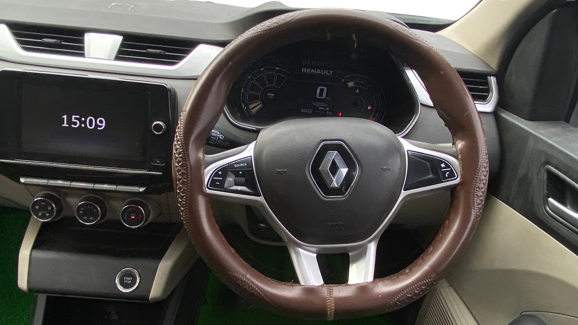 View 2022 Renault Triber RXZ Image 13 Used 2022 Renault Triber RXZ Image 13