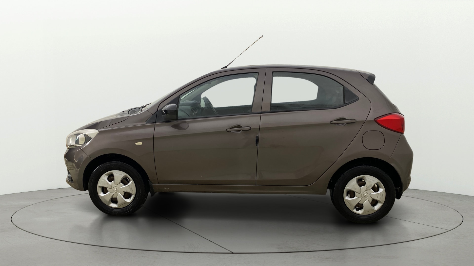 View 2018 Tata Tiago Revotorq XB Image 5 Used 2018 Tata Tiago Revotorq XB Image 5