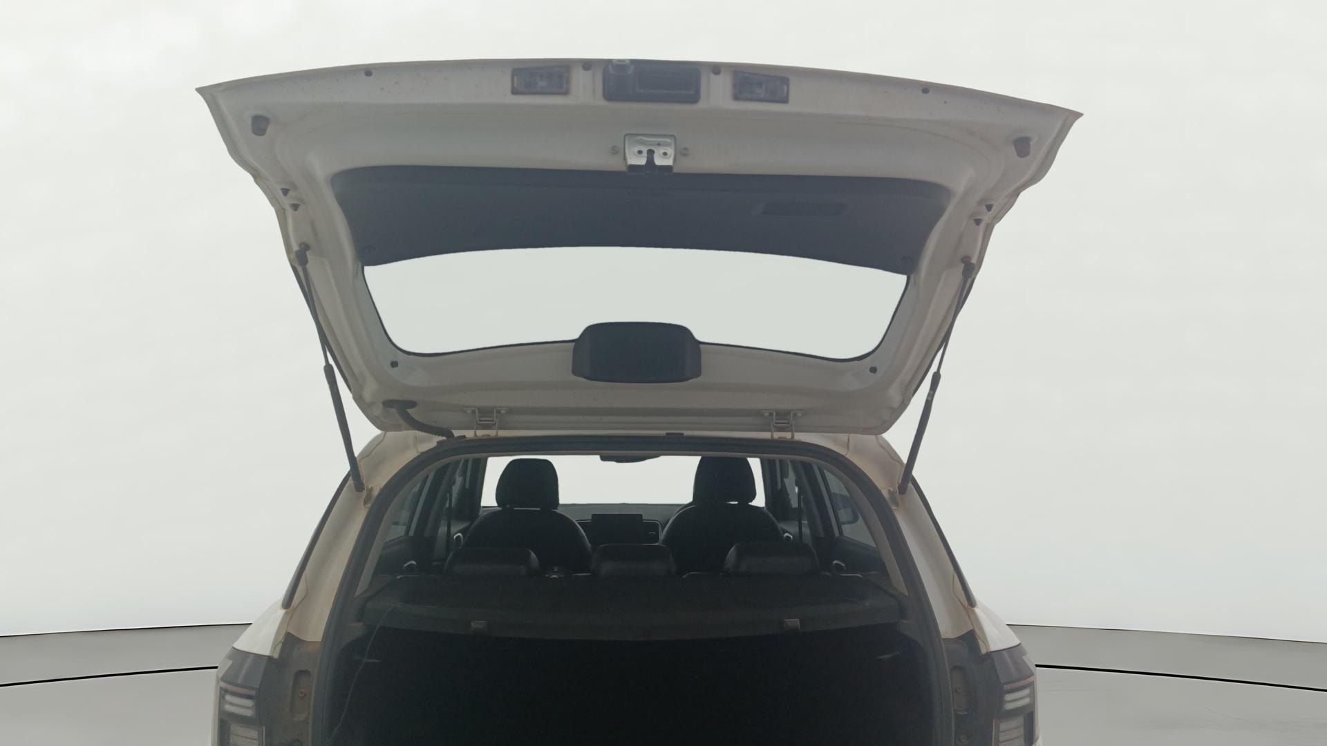 View 2024 Hyundai Venue SX 1.2 Petrol MT Image 17 Used 2024 Hyundai Venue SX 1.2 Petrol MT Image 17