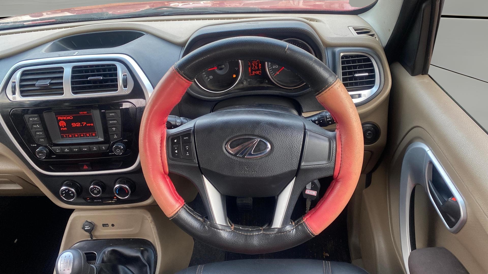 View 2016 Mahindra TUV300 T8 Image 20 Used 2016 Mahindra TUV300 T8 Image 20