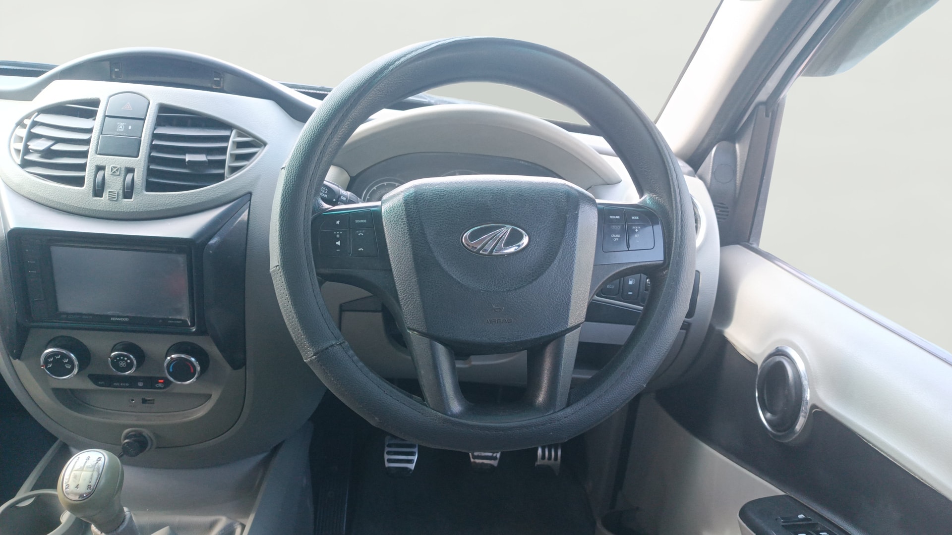 View 2016 Mahindra NuvoSport N8 Image 13 Used 2016 Mahindra NuvoSport N8 Image 13
